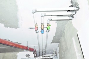  Rund 600 m Roth „Alu-Laserplus“ Verbundrohr installierte der Fachbetrieb in dem Mehrfamilienhaus. Der stumpf lasergeschweißte Aluminium-Rohrmantel des fünfschichtigen Roth „Alu-Laserplus“ Mehrschichtverbundrohres besteht aus einer Legierung mit hoher Festigkeit. 