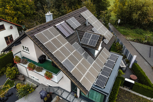  Nachhaltiges Trio: Wärmepumpe, Solarthermie und Photovoltaik – Familie Härle heizt jetzt CO2-neutral. 