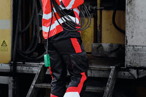  Hohe Sichtbarkeit ist nicht ausschließlich an Hi-Vis-Gelb oder Orange gebunden. Für einen modernen Auftritt kombiniert Engel Workwear in seiner Safety-Kollektion auch HiVis-Rot mit Schwarz. 