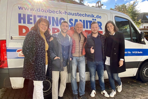  Haben es zusammen geschafft, den passenden Mitarbeiter zu finden (v.l.n.r.):  Anke Dobbeck, Dimitrij Krasontovitsch, Glenn Dobbeck, Gian-Marco Blum und Catina Dobbeck.  