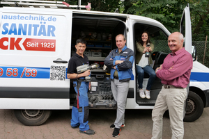  Für die Stellenanzeige bekam der Berliner Innungsbetrieb Fritz Dobbeck Heizung- und sanitäre Anlagen die Aufgabe, ­passende Fotos mit den eigenen Mitarbeitern sowie dem Fuhrpark zu erstellen.  