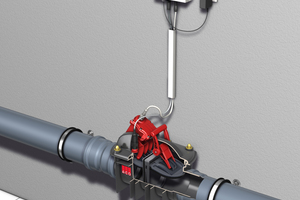  Lösungsbeispiel 3: Wenn unterhalb der Rückstauebene eine Toilette liegt, kann der Rückstauautomat „Quatrix-K Typ 3F“ zum Einsatz kommen, hier freiliegend in der Rohrleitung verbaut. 