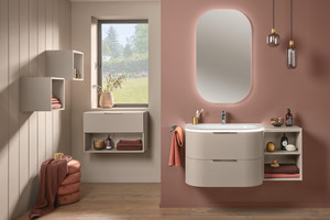  Beim Systemprogramm „4balance“ von Sanipa ist das Design der Möbel und der Waschtische reduziert auf geometrische Grundformen bestehend aus Oval, Kreis und Quader, wodurch eine entspannte Wohnlichkeit ins Bad gebracht werden soll. 