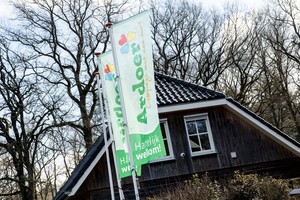  2021 stand der 5-Sterne-Campingplatz De Noetselerberg in Nijverdal erneut auf der Liste der besten Campingplätze der Niederlande des Portals ANWB 