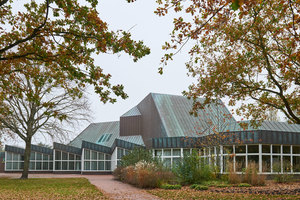  Umfangreiche Sanierungsmaßnahmen wurden im Cuxhavener Veranstaltungszentrum „Kugelbake-Halle“ durchgeführt. Dabei wurden auch die Sanitäranlagen modernisiert.  