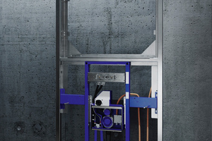  Perfekt vorbereitet für einen komfortablen Waschplatz: Waschtisch-Montageelement mit Wasserablauf, Siphon und Schmuckfänger in der Wand und Vorrüstung für einen wandintegrierten Spiegelschrank. 