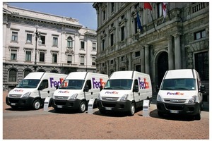  FeldtestIm letzten Jahr startete Iveco gemeinsam mit FedEx Express einen erweiterten Feldtest mit zehn „Daily“-Kastenwagen mit diesel-elektrischem Hybridantrieb 