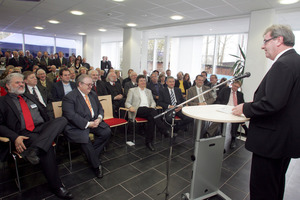  Eröffnungsfeier
Eröffnungsfeier des „Hotel im Kornspeicher“ mit dem Marburger Oberbürgermeister Egon Vaupel und dem Hessischen Minister für Arbeit, Familie und Gesundheit, Jürgen Banzer 