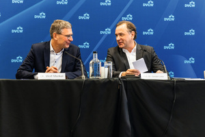  (v.l.n.r.) Dr. Wolf Merkel und Prof. Dr. Gerald Linke auf der DVGW-Pressekonferenz. 
