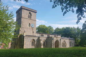  Außenansicht der „Holy Trinity Church“ in Bledlow. 