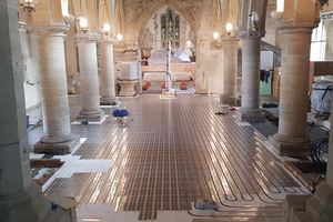  Der Kirchenraum während der Verlegung der herotec-Flächenheizung „tempusDRY“ 