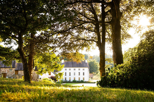  Das walisische Landhaus-Hotel „Grove of Narberth“ verfügt über 13 Zimmer und Suiten. Diese wurden mit freistehenden Wannen von Victoria + Albert ausgestattet. 