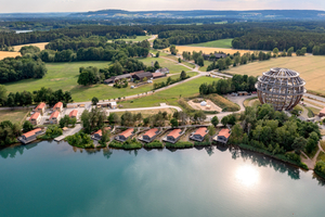  Das Chalet Resort am Steinberger See in der Oberpfalz mit 17 Häusern ist eine Ferienanlage der 5-Sterne-Kategorie. 