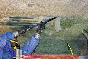  Viele gefährliche Substanzen wie Asbest, alte KMF oder Holzschutzmittel kamen beim Bau der Jahre 1950 bis in die 2000er zum Einsatz. 