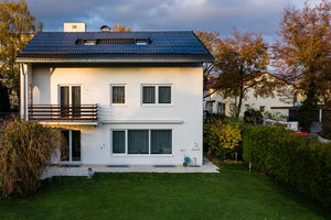  Beim Einfamilienhaus aus dem Jahr 1965 war eine Komplettsanierung fällig, um die Immobilie den aktuellen baulichen und energetischen Anforderungen anzupassen. 