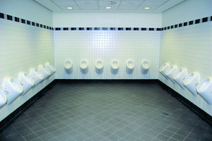  Wartezeiten verkürzenUm Wartezeiten zu vermeiden, wurden in jeder Herrentoilette der neuen Messehallen 22 „Monodet“-Urinale installiert 