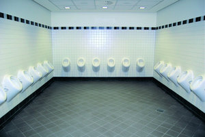  Wartezeiten verkürzenUm Wartezeiten zu vermeiden, wurden in jeder Herrentoilette der neuen Messehallen 22 „Monodet“-Urinale installiert 