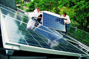  Intelligente FinanzierungEine neu installierte Photovoltaikanlage auf dem Dach hilft bei der Finanzierung der umfangreichen energetischen Sanierungsmaßnahmen. Sie deckt gut die Energiekosten der Sole-Wasser-Wärmepumpe von schätzungsweise 800 bis 900 € im Jahr 