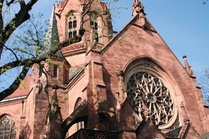  Platz für 1500 BesucherDie von 1896 bis 1900 errichtete Christuskirche bietet 1500 Besuchern Platz  