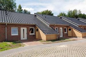  Senioren-BungalowsInsgesamt zweimal neun dieser Senioren-Bungalows werden in Rastede mit Pellet-Heizkesseln und thermischen Solaranlagen von Vaillant beheizt 