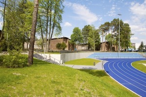  Neubau des StadionsRandflächen werden aus der Zisterne bewässert 