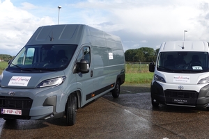  <div class="bildtext_1">Der linke Transporter ist ein Stromer, der rechte ein Dieselfahrzeug.</div> 