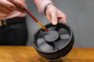  Der Ventilator ist ausschließlich trocken zu reinigen, z. B. mit einem Pinsel. 