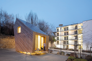  Das Circular Tiny House auf dem Gelände der Hochschule Coburg besteht ausschließlich aus nachwachsenden, wiederverwendbaren Baustoffen. Das Lehm-Heizelement kann als Flächenheizung in Wand oder Decke integriert werden und wird besonders schnell warm.  