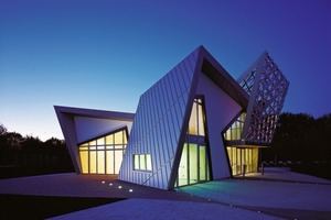  Energieeinsparung und Top-Architektur vereintVon Daniel Libeskind entworfenes Empfangsgebäude (Foto: Frank Marburger) 