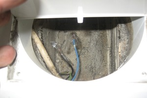  Zündquelle
Brandgefahr durch frei liegende Stromkabel von einem abgeklemmten Ventilator 