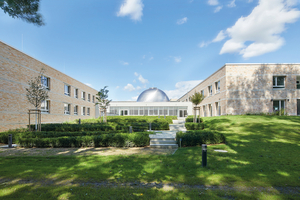  Das Fachkrankenhaus in Sehnde bietet mit dem Neubau eine zukunftsorientierte Infrastruktur für eine spezialisierte psychiatrische Versorgung. 