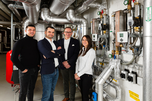  Gute Zusammenarbeit aller Beteiligten (v. l.): Planerberater Stefan Radevic und Customer Service Manager Blasko Susnja von Taconova sowie Geschäftsführer Tertianum Residenz Zollikerberg Felix Germann und Heizungsplanerin Belma Albayrak (Matica AG) blicken gemeinsam auf ein erfolgreiches Projekt zurück. 