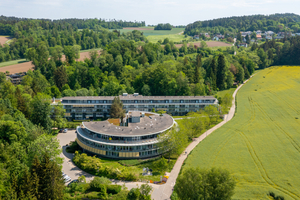  Im Zuge einer umfassenden energetischen Sanierung wurden in der Tertianum Residenz Zollikerberg zur Warmwasserversorgung zwei hoch-effiziente Frischwarmwasserstationen von Taconova eingebaut. 
