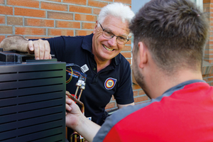  <div class="bildtext_1">Horst-Helmut Beecken setzt bei der „AEROTOP SPK“ auf eine <br />Wärmepumpe mit dem natürlichen Kältemittel Propan. </div> 