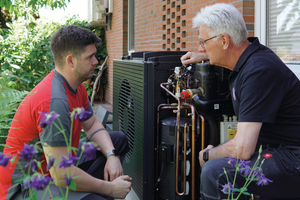  <div class="bildtext_1">Elco bietet für die „AEROTOP SPK“ Wärmepumpe eine qualifizierte Inbetriebnahme sowie Wartungs- und Supportleistungen an. Ziel soll ein dauerhaft zuverlässiger und effizienter Anlagenbetrieb sein.</div> 