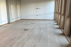  <div class="bildtext_1">In den Einzel- und Gruppenbüros kam das Lichtsegelsystem „INDUSAIL LUMINOUS Plus“ zum Einsatz. Es bietet neben der Flächenbeleuchtung die Funktionen Kühlung, Lüftung sowie Akustik.</div> 