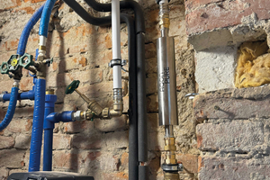  <div class="bildtext_1">Die „AQON PURE home +“-Kalkschutzanlage wurde am <br />Hauptwasseranschluss des AWS Solutions Hub verbaut.</div> 