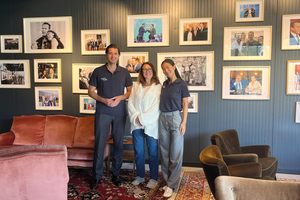  <div class="bildtext_1">Von links: Maximilian Wilk (Geschäftsführer Aqon Pure), Monika Langthaler (Geschäftsführerin AWS Solutions Hub) und Swana Wilk (Marketing Manager Aqon Pure).</div> 