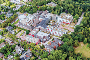  Gelände der Bergmannsheil und Kinderklinik Buer mit Gebäudebestand aus unterschiedlichen Baujahren.  