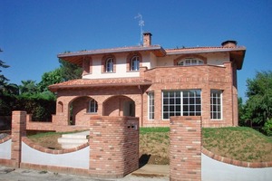  Bild 1Mediterranes Zweifamilienhaus mit Fußbodenheizung /-kühlung 