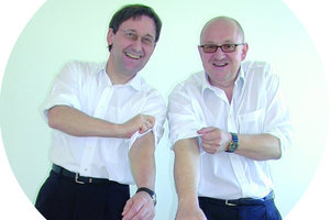  Die Autoren Ottmar Kuball und Werner Heimbach von Ärmelhoch/HaZweiOh sind als Trainer, Berater und Buchautoren in der SHK-Branche für clevere Marketingideen und Ausbildungen in den Bereichen Badgestaltung/Badverkauf bekannt. 