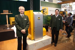  Präsentation der neuen "KWB Easyfire"-Pelletheizung auf der ISH durch Erwin Stubenschrott, KWB-Firmengründer, und Andreas Lingner, Geschäftsführer KWB Deutschland 