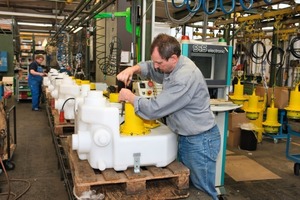  Abwasser-HebeanlagenHebeanlagen für fäkalienhaltiges Abwasser werden als vormontierte Einheiten mit Sammelbehälter, Anschlussarmaturen und Steuerungskomponenten gefertigt  