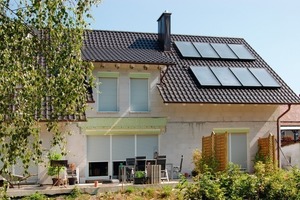  Solaranlage auf dem Dach Sie sorgt für Warmwasser und unterstützt die Heizung 