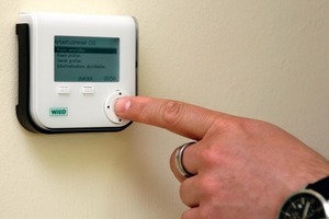  RaumbediengeräteÜber die Raumbediengeräte die Raumtemperatur individuell angepasst, nach Bedarf Temperatur- sowie Tages- und Wochenprofile programmiert oder die Schnellaufheizung eines Raumes aktiviert werden 