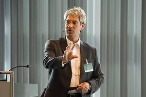  Jürgen Unseld, Clage GmbH, stellte in seinem Referat die Chancen und Einsatzmöglichkeiten der dezentralen Warmwassererzeugung mit elektronischen Durchlauferhitzern vor 