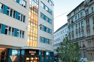  Mosaic HouseDas Mosaic House in Prag verfügt über 236 Betten und kombiniert ein Mehrbettzimmer-Jugendhostel mit einem sympathischen Hotel für Individualtouristen 