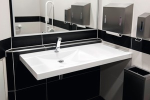  Einzeltisch„Varius“-Einzelwaschtisch und berührungslose Armatur der Serie „Protonic-S“ im Gäste WC im EG 