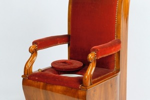  Zimmerklo – Fauteuil Nussbaumholz Salzburg 