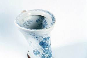  Klomuschel, Keramik mit blauem Dekor, glasiert 